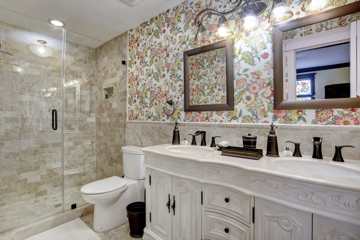 Large Bathroom with walk-in Shower