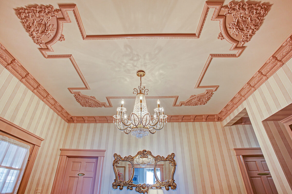 Foyer connecting hallway to Dining Room