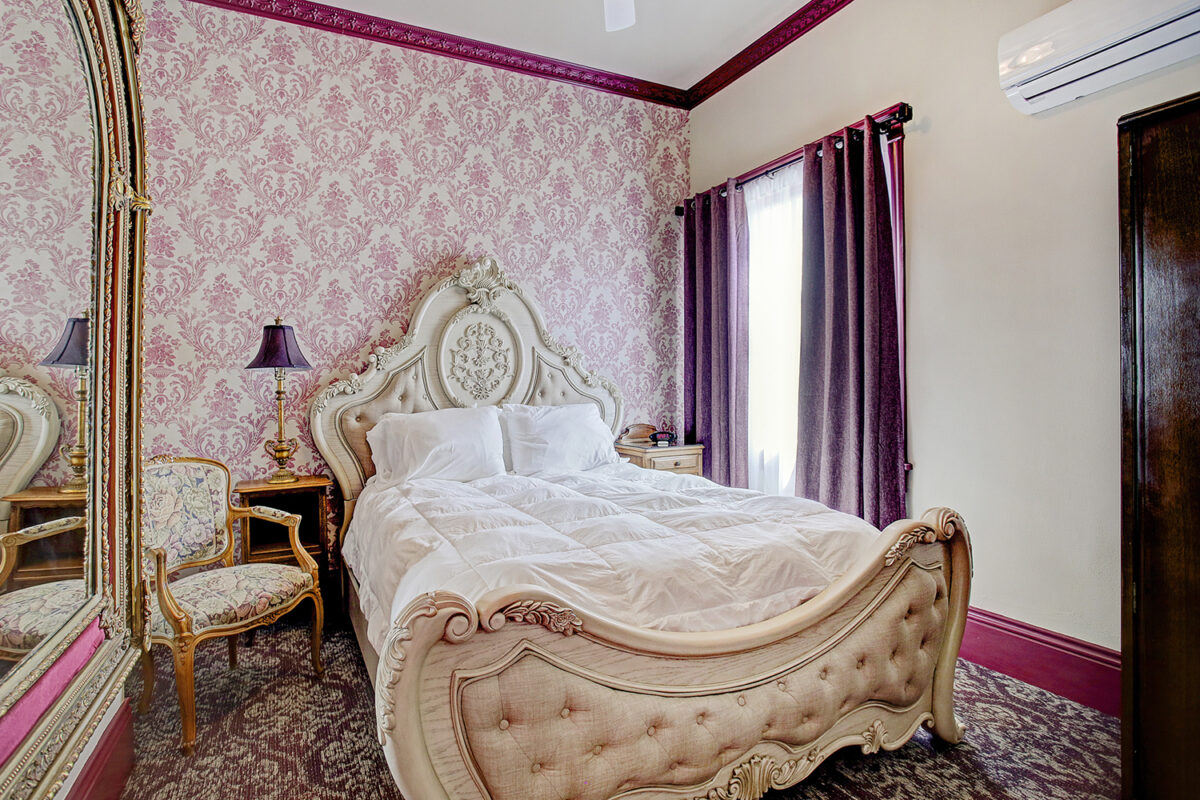 Victorian Queen Suite